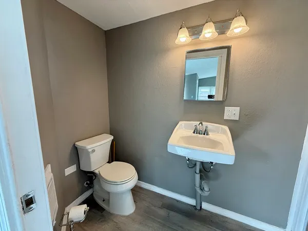 $119,900 | 31 Mobile Home Way, Springfield, MA 01119