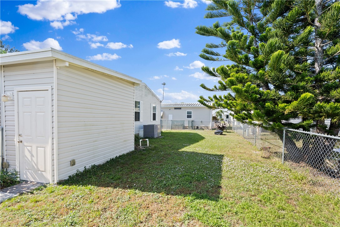 428 Papaya Circle Sebastian, FL 32976 - Photo 27 of 35