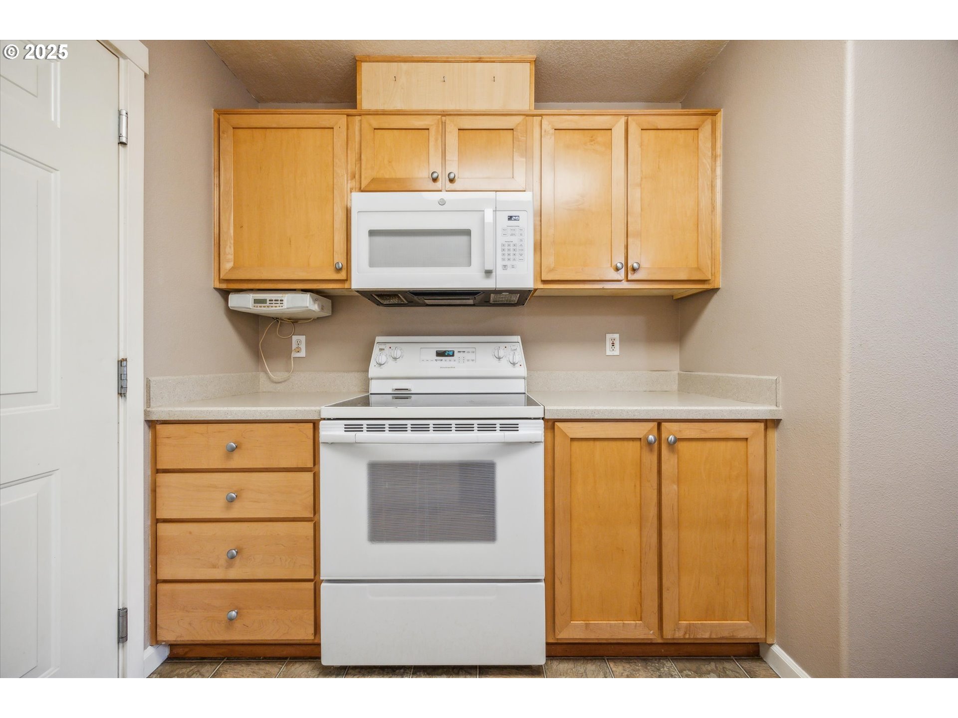 14781 Southwest Beard Road, Unit 102 Beaverton, OR 97007 - Photo 14 of 35