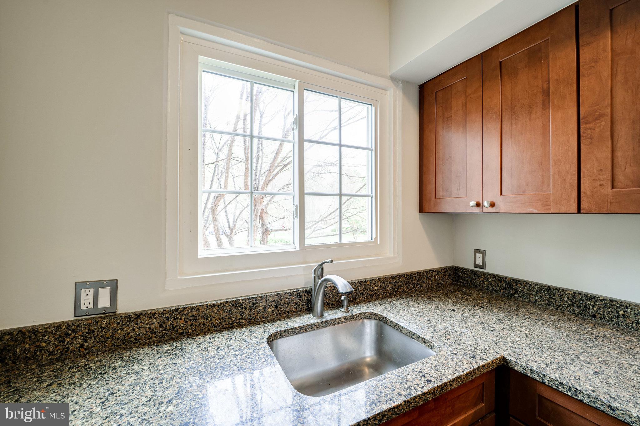 1609 Ripon Place Alexandria, VA 22302 - Photo 9 of 37