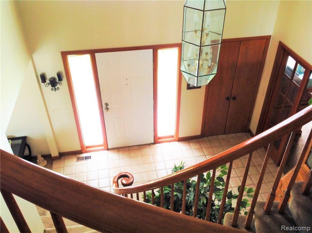 2432 North Fairview Lane Rochester, MI 48306 - Photo 3 of 26 Lofty view from above