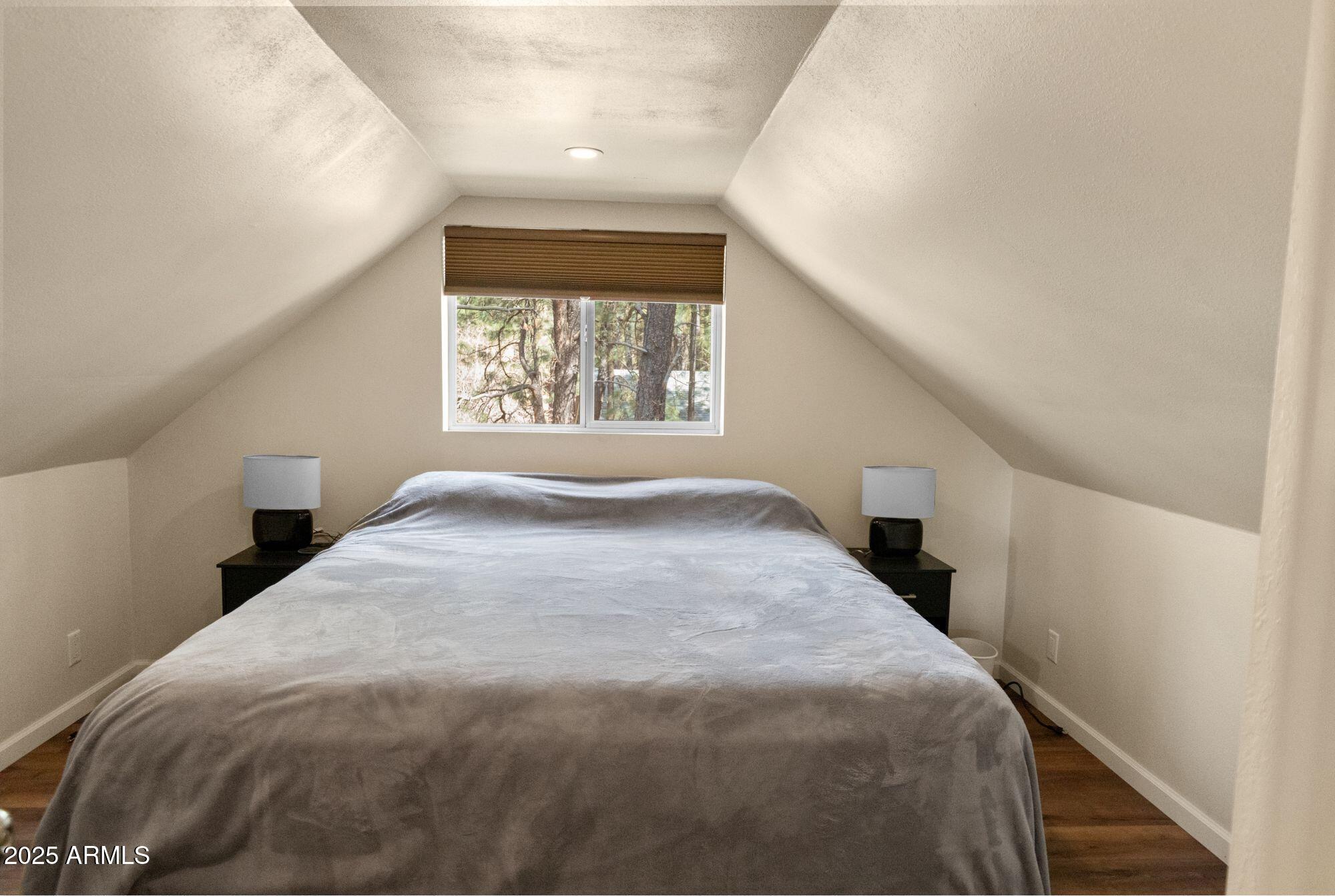 2524 Old Rim Road Forest Lakes, AZ 85931 - Photo 30 of 44 a spacious bedroom with a bed and a window