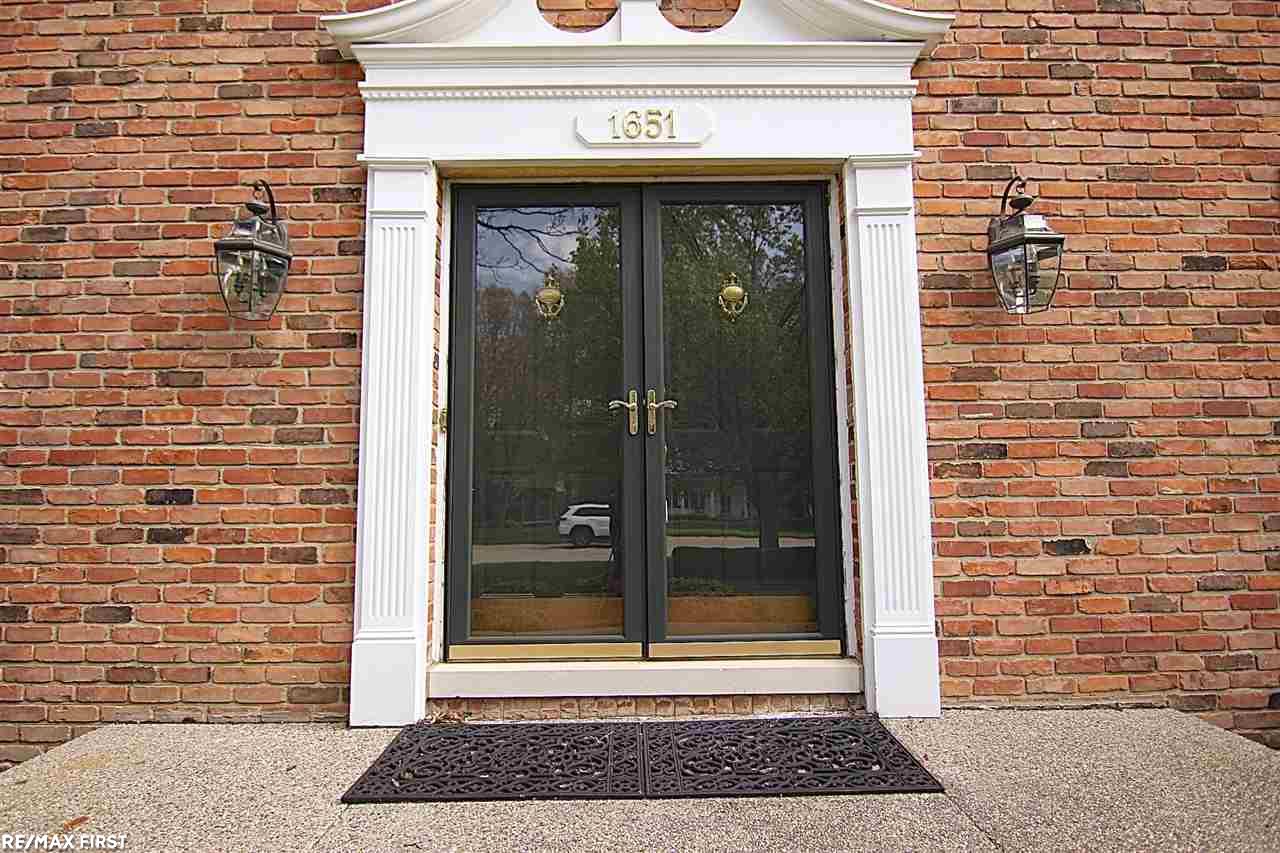 1651 North Kilburn Road Rochester Hills, MI 48306 - Photo 3 of 46