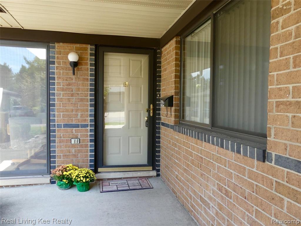 964 Wexford Way Rochester Hills, MI 48307 - Photo 3 of 25