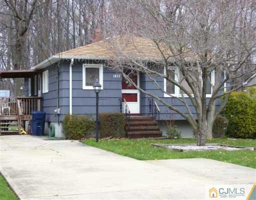 1833 Oak Road North Brunswick, NJ 08902 - Photo 1 of 8 Gallery Image 1