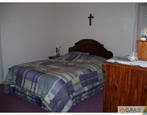 1833 Oak Road North Brunswick, NJ 08902 - Photo 5 of 8 Gallery Image 5