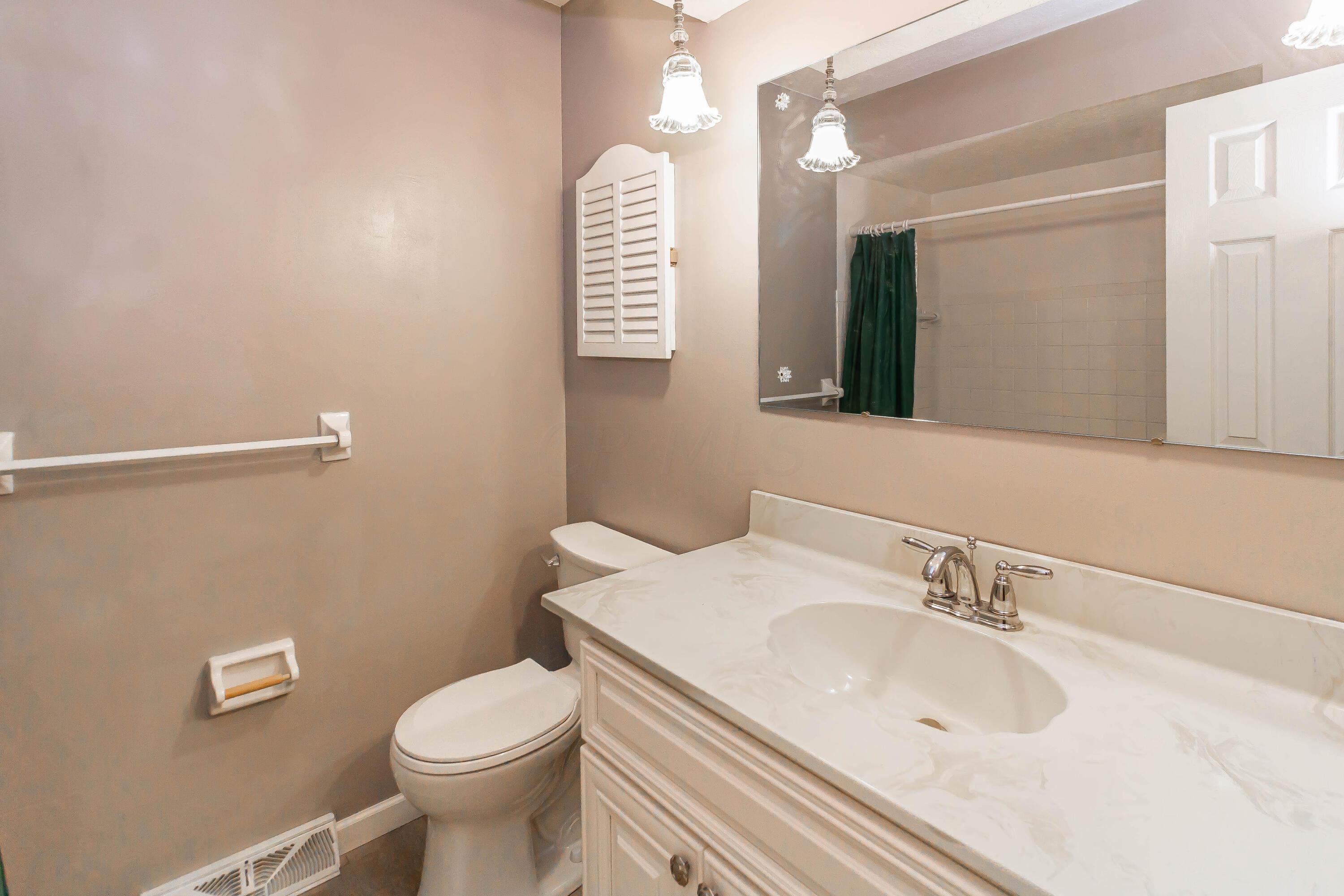 5575 Rockport Road Columbus, OH 43235 - Photo 15 of 28 5575 Rockport rd (15)