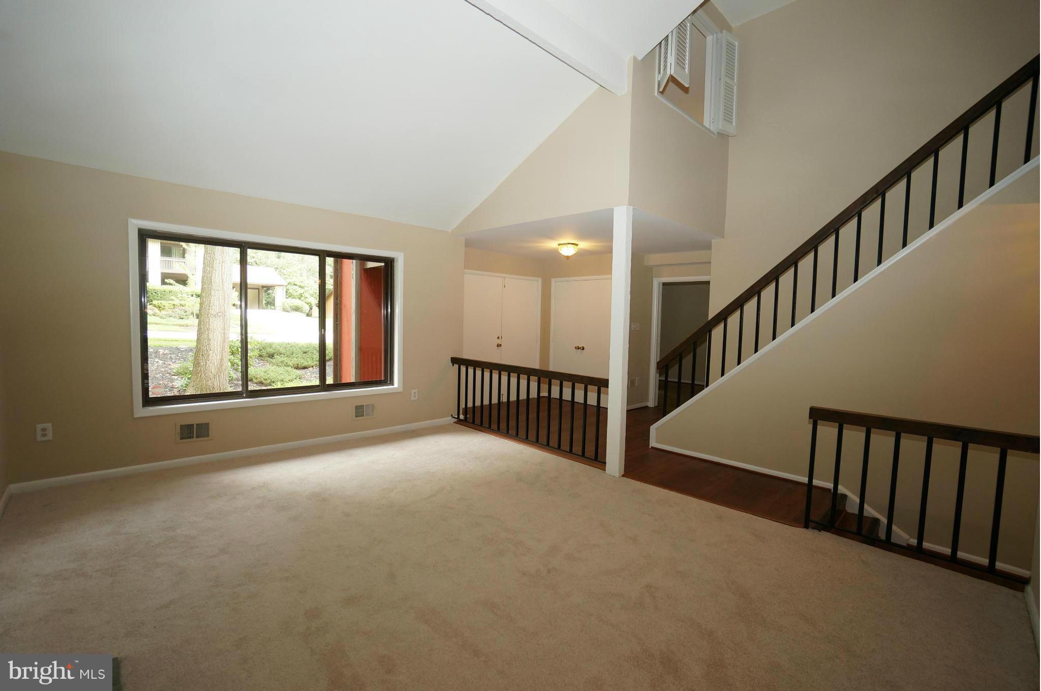 10975 Swansfield Road Columbia, MD 21044 - Photo 7 of 30 Living Room