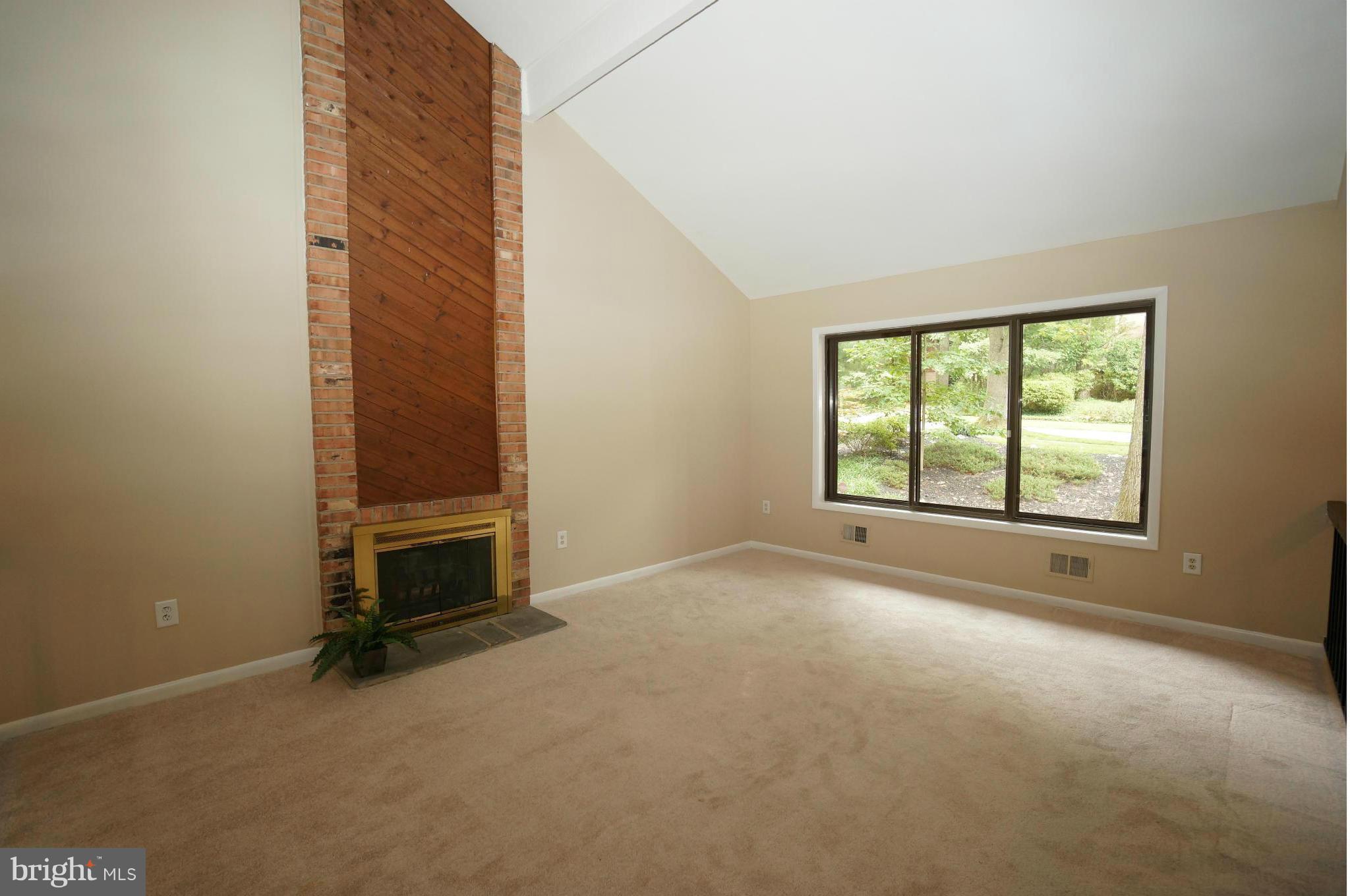 10975 Swansfield Road Columbia, MD 21044 - Photo 8 of 30 Living Room
