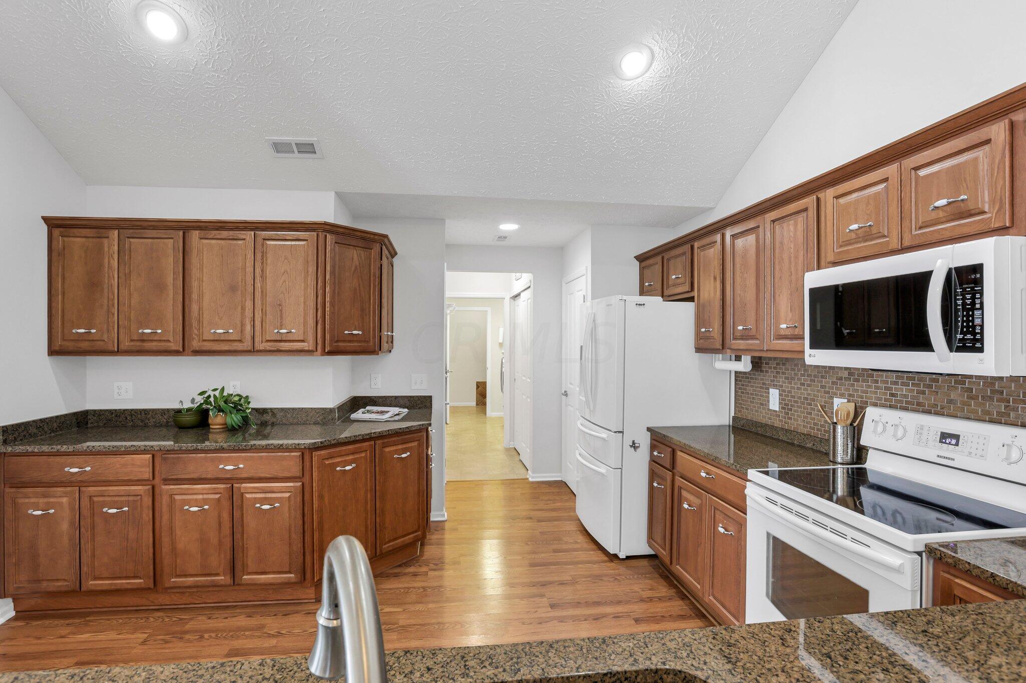 4223 Cobbler Road, Unit 16422 New Albany, OH 43054 - Photo 28 of 36 Kitchen