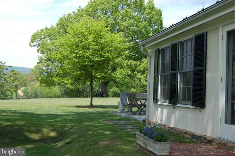 33201 Millville Road Upperville, VA 20184 - Photo 17 of 29 side yard