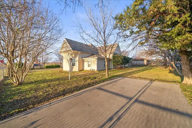 $285,000 | 101 North 7th Street, Krum, TX 76249