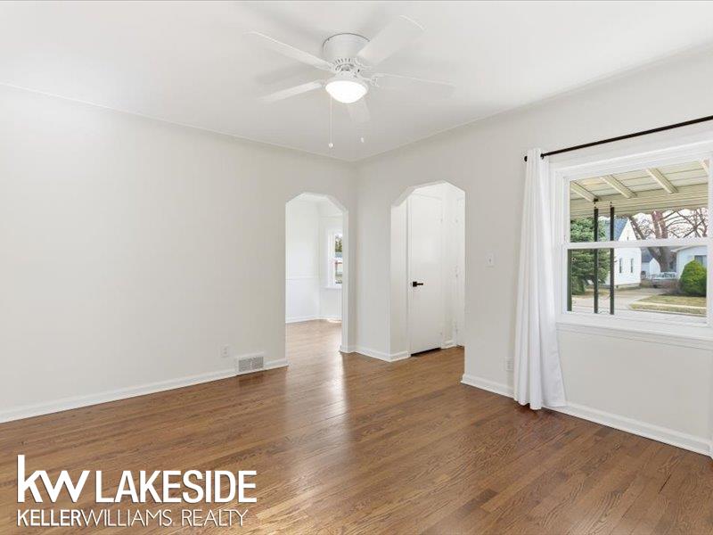 21837 Rausch Avenue Eastpointe, MI 48021 - Photo 5 of 33 50201381-dbe80bbc-ede4-47e9-8792-a443dc5200d6.JPG