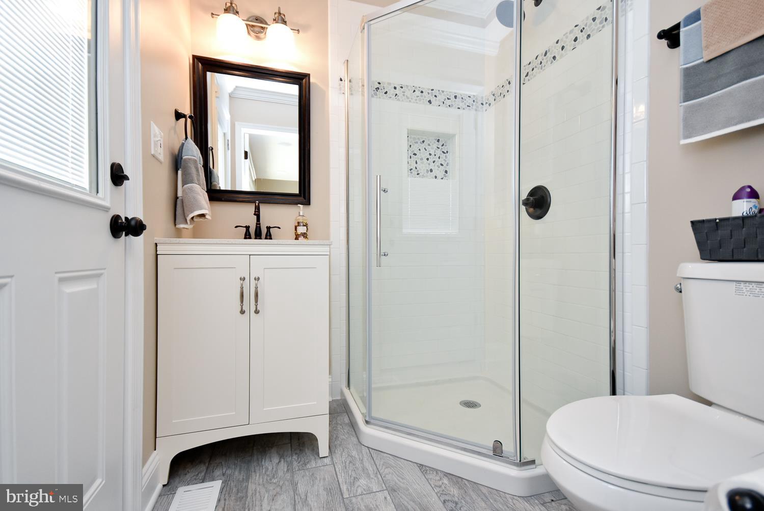 3015 Solomons Island Road Edgewater, MD 21037 - Photo 21 of 35 Main Floor Full Bath