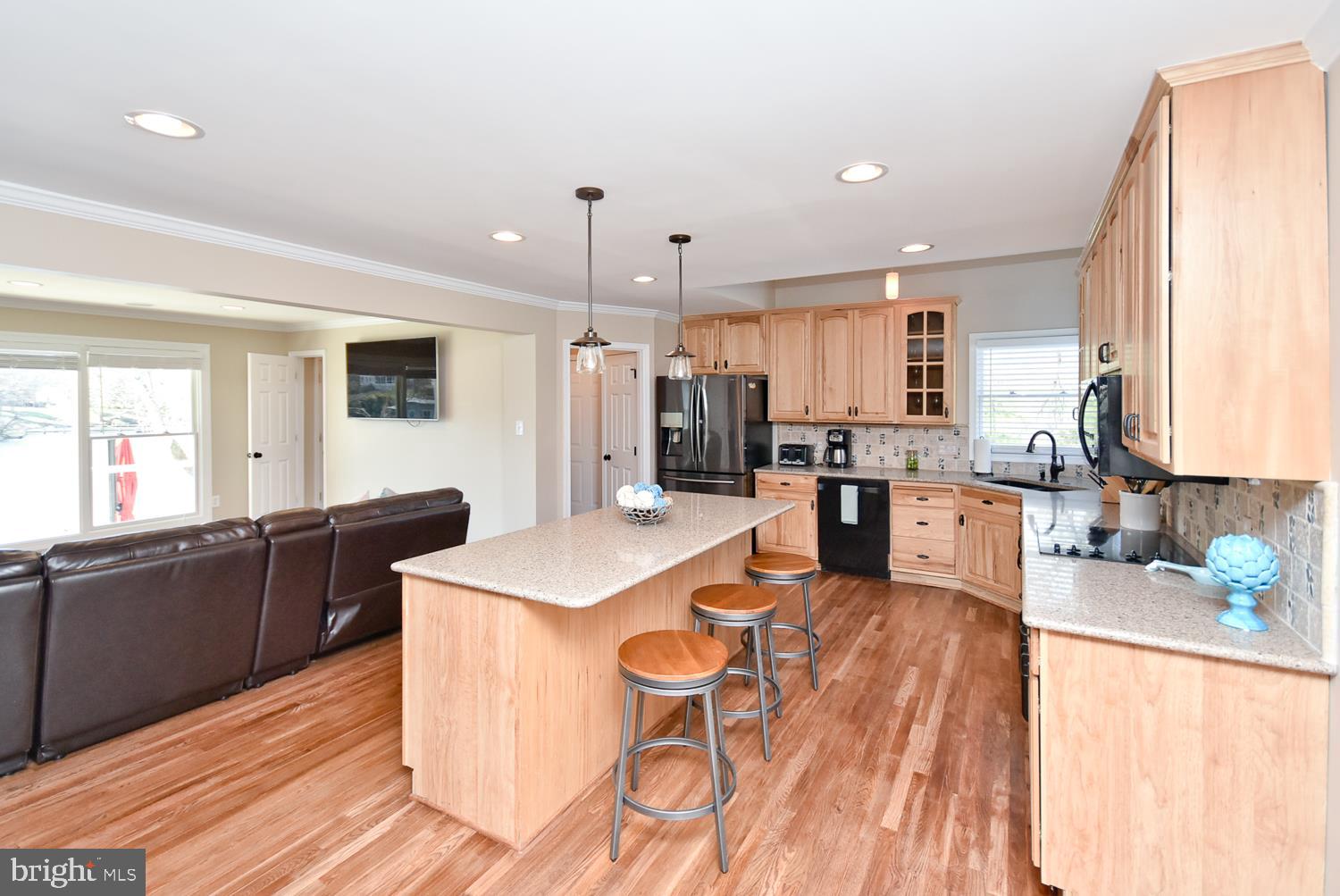 3015 Solomons Island Road Edgewater, MD 21037 - Photo 4 of 35 Large Kitchen Island