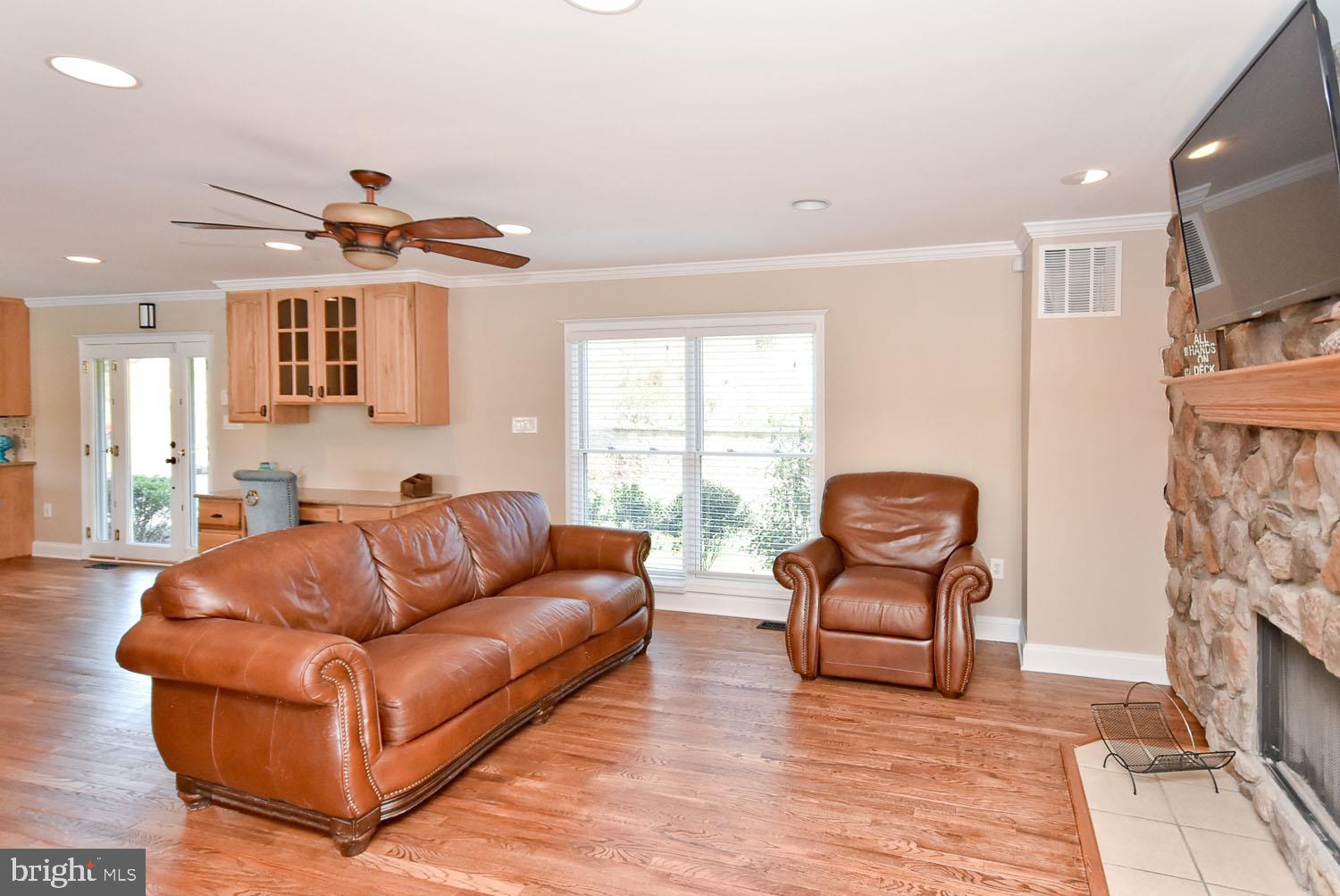 3015 Solomons Island Road Edgewater, MD 21037 - Photo 10 of 35 Lots of Natural Light