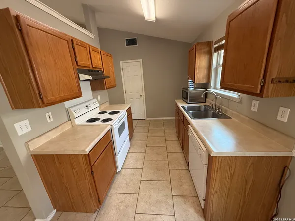 $1,690 | 86 Coastal Lane, San Antonio, TX 78240