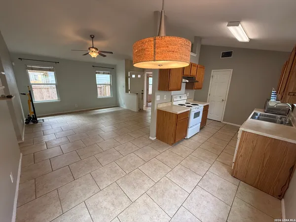 $1,690 | 86 Coastal Lane, San Antonio, TX 78240