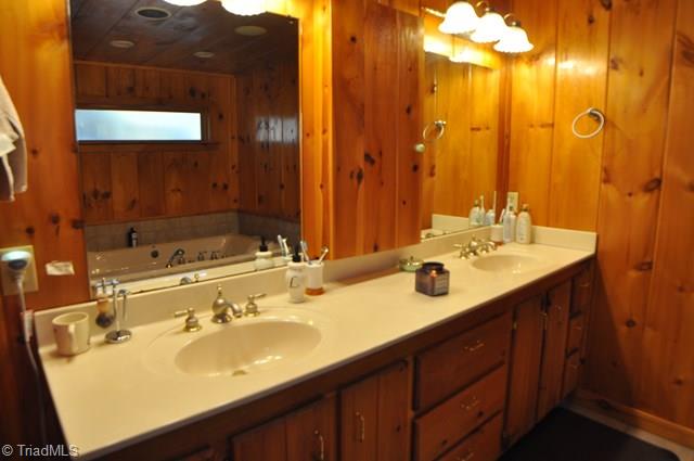 272 Hacketts Road Millers Creek, NC 28651 - Photo 13 of 39 Gallery Image 13