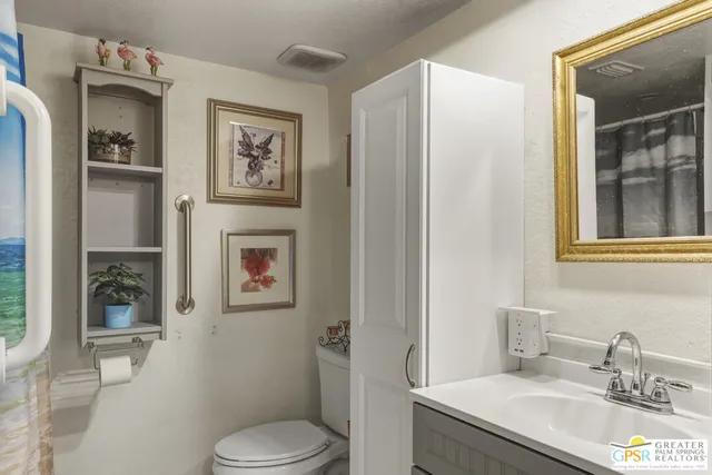 $300,000 | 460 Bradshaw E Lane, Unit 18, Palm Springs, CA 92262