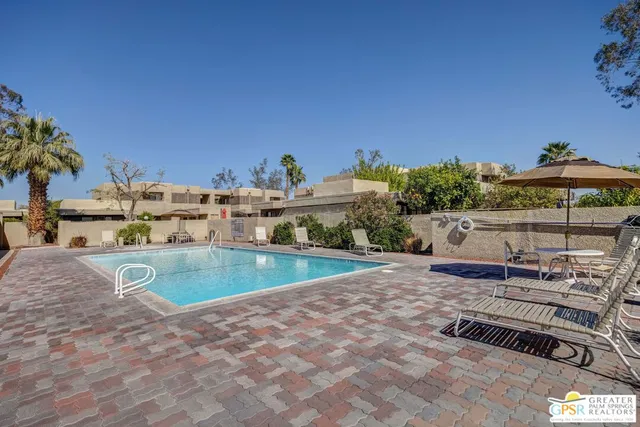 $300,000 | 460 Bradshaw E Lane, Unit 18, Palm Springs, CA 92262