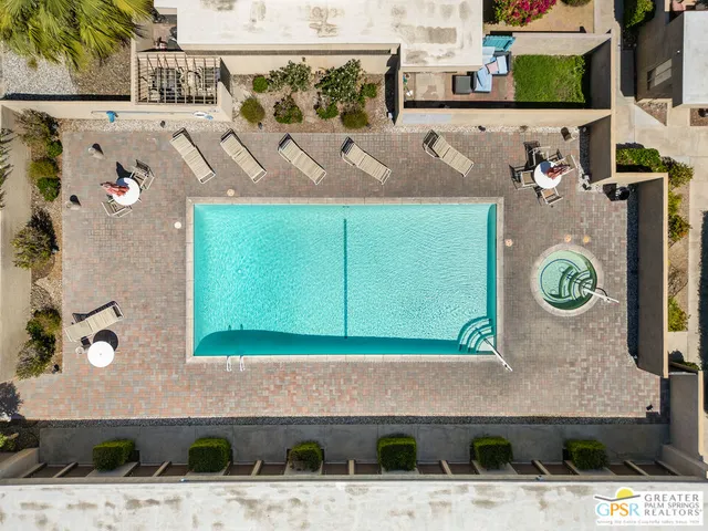 $300,000 | 460 Bradshaw E Lane, Unit 18, Palm Springs, CA 92262