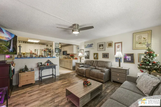 $300,000 | 460 Bradshaw E Lane, Unit 18, Palm Springs, CA 92262