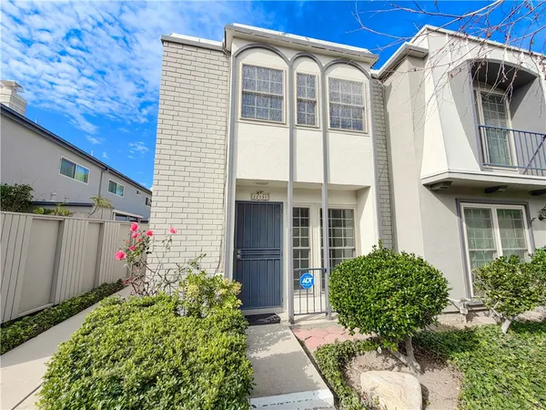 $465,000 | 22131 West Oxnard Street, Woodland Hills, CA 91367