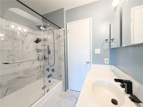 $465,000 | 22131 West Oxnard Street, Woodland Hills, CA 91367