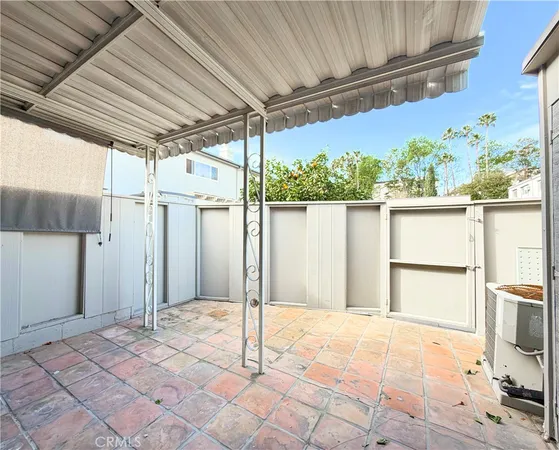 $465,000 | 22131 West Oxnard Street, Woodland Hills, CA 91367