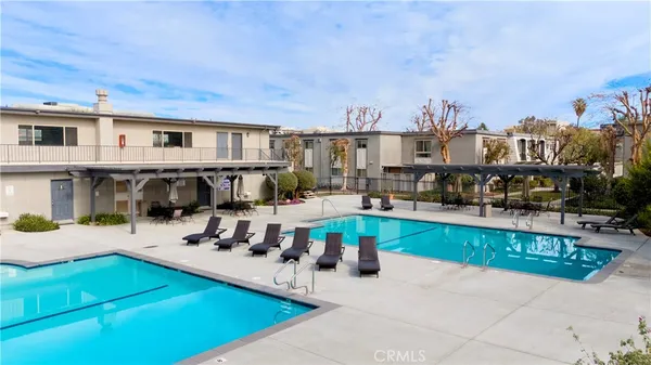 $465,000 | 22131 West Oxnard Street, Woodland Hills, CA 91367