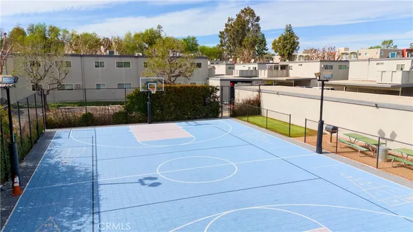 $465,000 | 22131 West Oxnard Street, Woodland Hills, CA 91367