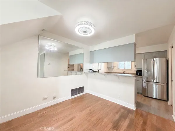 $465,000 | 22131 West Oxnard Street, Woodland Hills, CA 91367