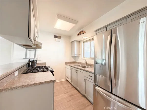 $465,000 | 22131 West Oxnard Street, Woodland Hills, CA 91367