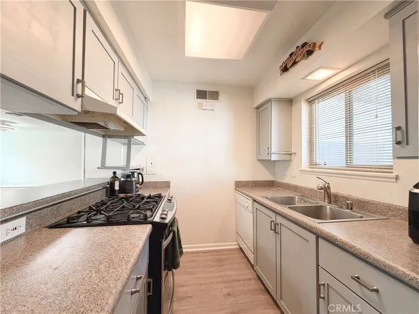 $465,000 | 22131 West Oxnard Street, Woodland Hills, CA 91367