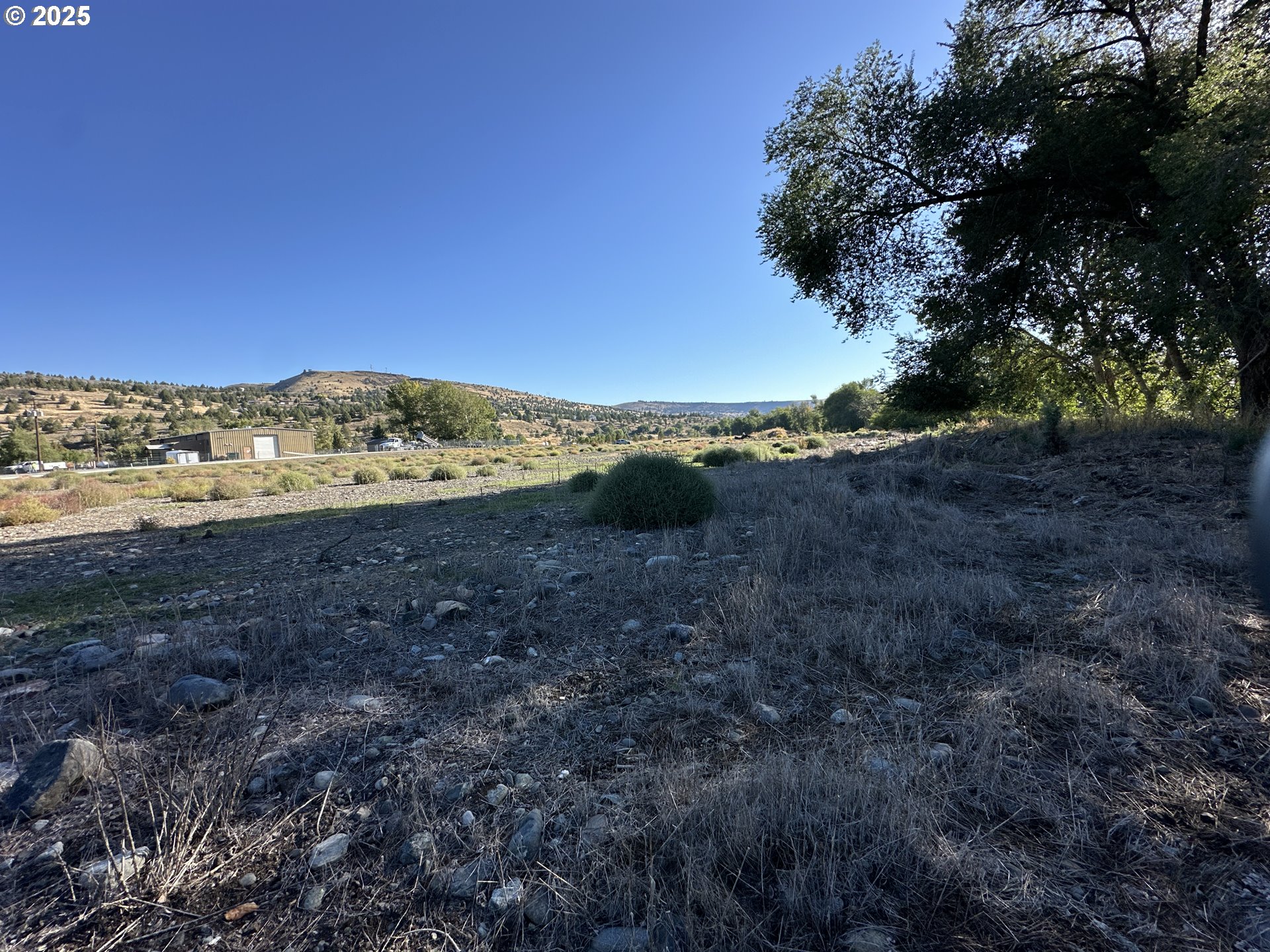 St-johnday Northeast 7th Street John Day, OR 97845 - Photo 7 of 33 a view of mountain view with beach