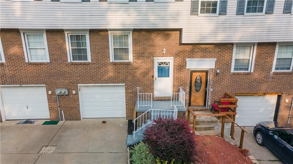 84 Cortland Drive West McKees Rocks, PA 15136 - Photo 2 of 25
