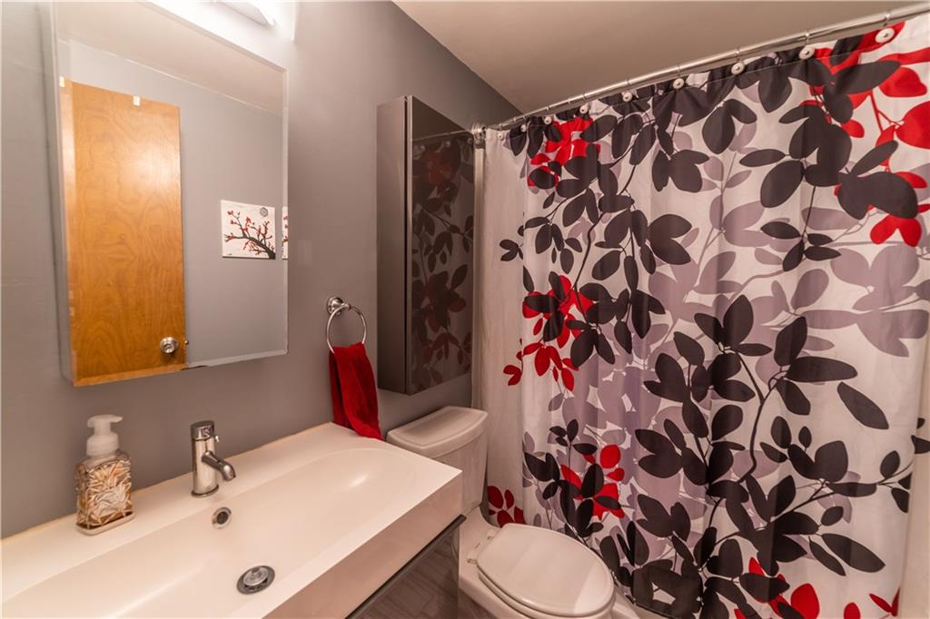 84 Cortland Drive West McKees Rocks, PA 15136 - Photo 18 of 25
