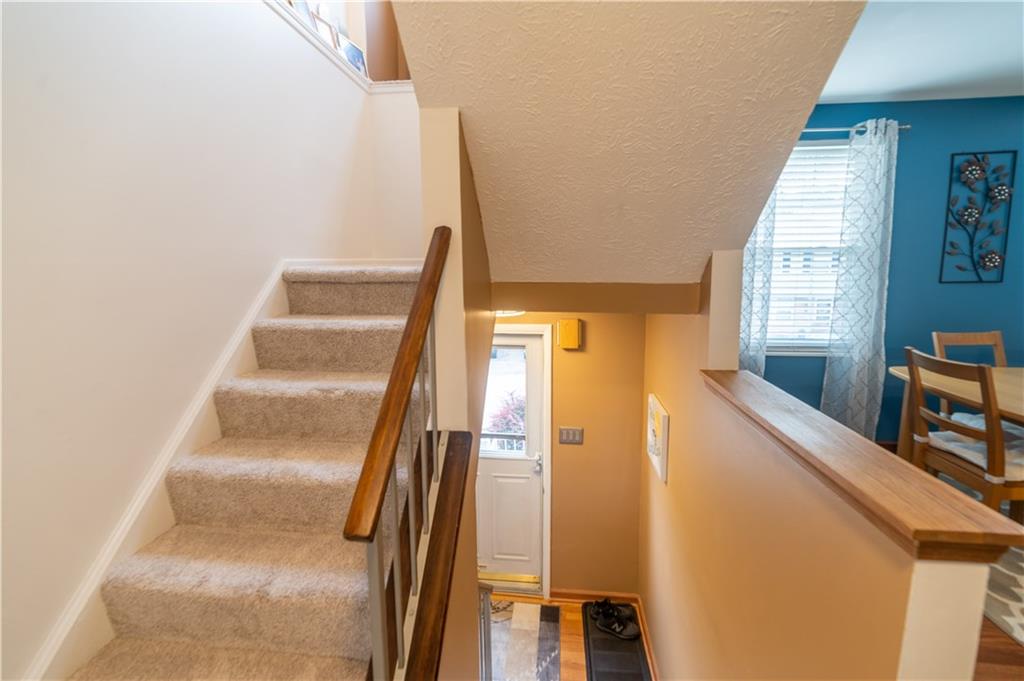 84 Cortland Drive West McKees Rocks, PA 15136 - Photo 4 of 25