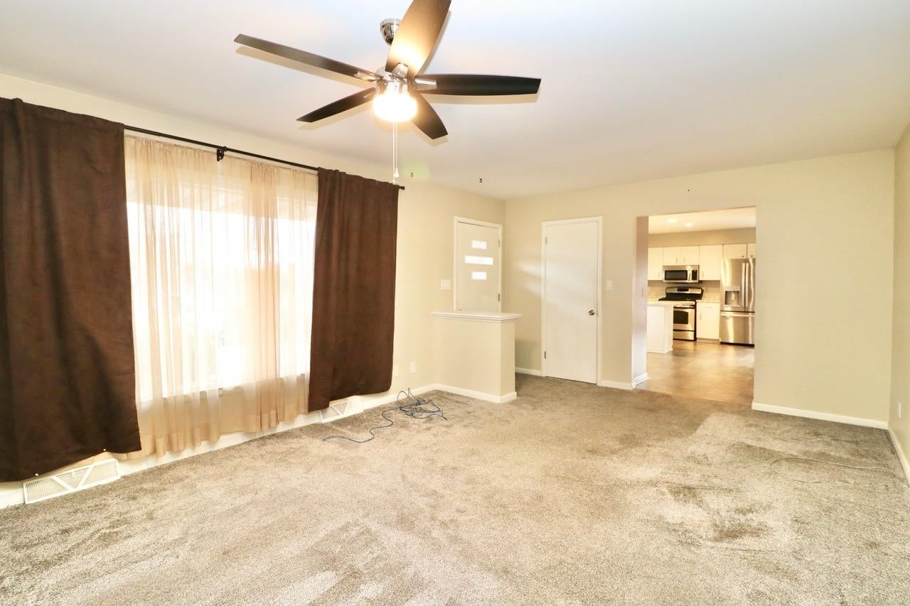2433 Radford Road Dubuque, IA 52002 - Photo 3 of 28 Gallery Image 3