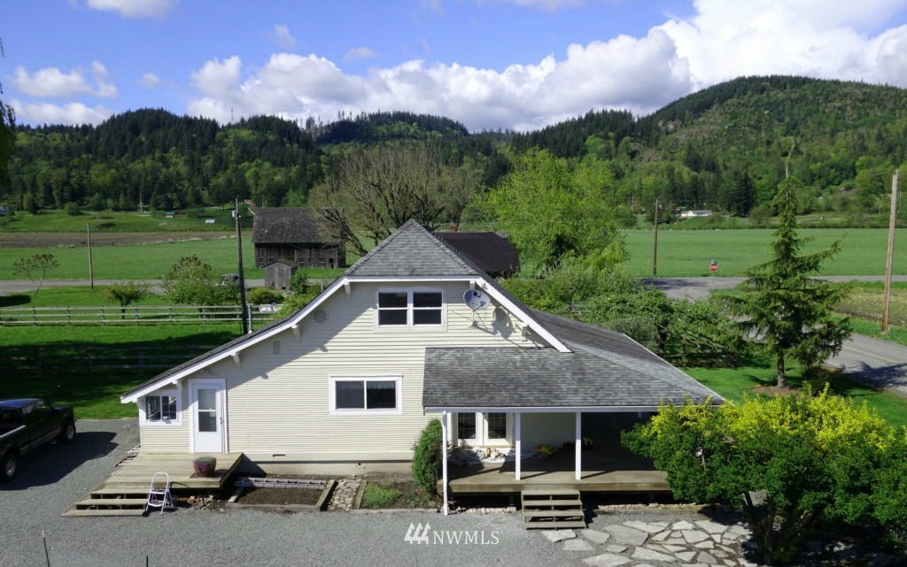 8048 District Line Road Burlington, WA 98233 - Photo 1 of 25 Gallery Image 1