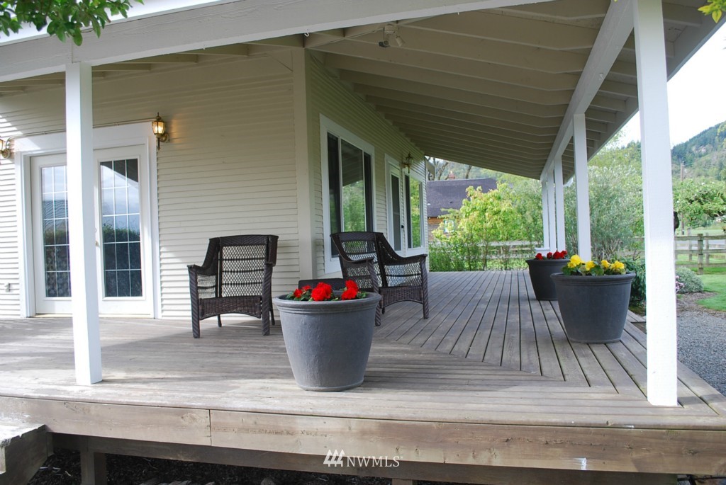 8048 District Line Road Burlington, WA 98233 - Photo 4 of 25 Gallery Image 4