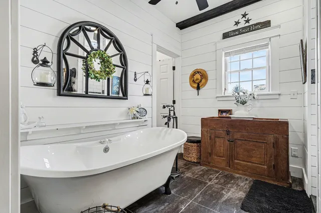 $605,000 | 18939 I Drive North, Marshall, MI 49068