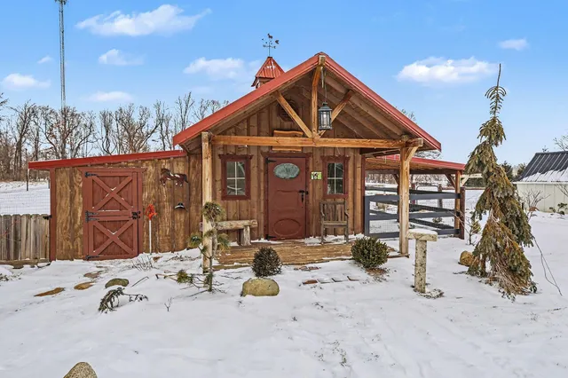 $605,000 | 18939 I Drive North, Marshall, MI 49068