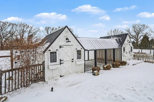 $605,000 | 18939 I Drive North, Marshall, MI 49068