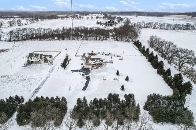 $605,000 | 18939 I Drive North, Marshall, MI 49068