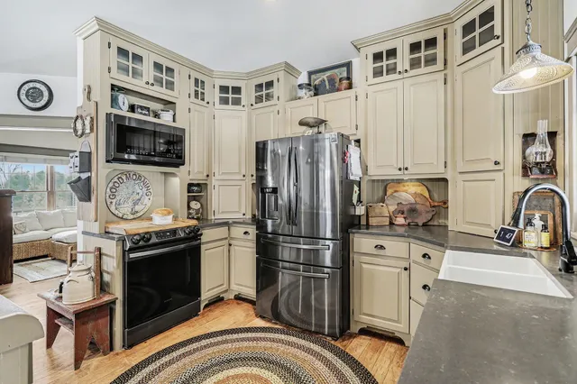 $605,000 | 18939 I Drive North, Marshall, MI 49068