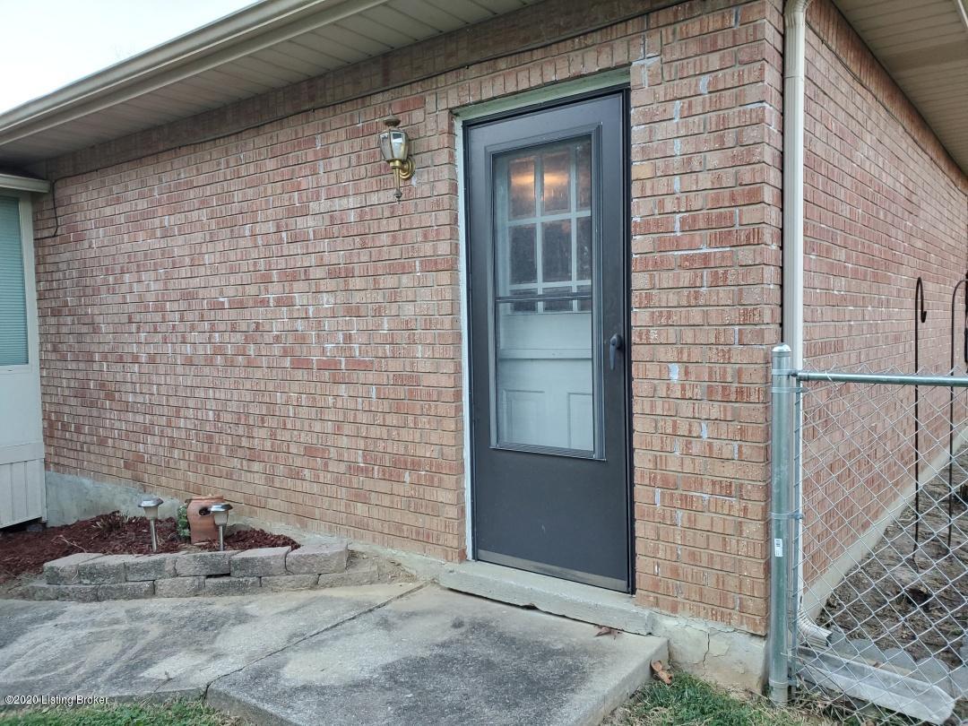 2616 Northern Road Radcliff, KY 40160 - Photo 37 of 44 Garage small door