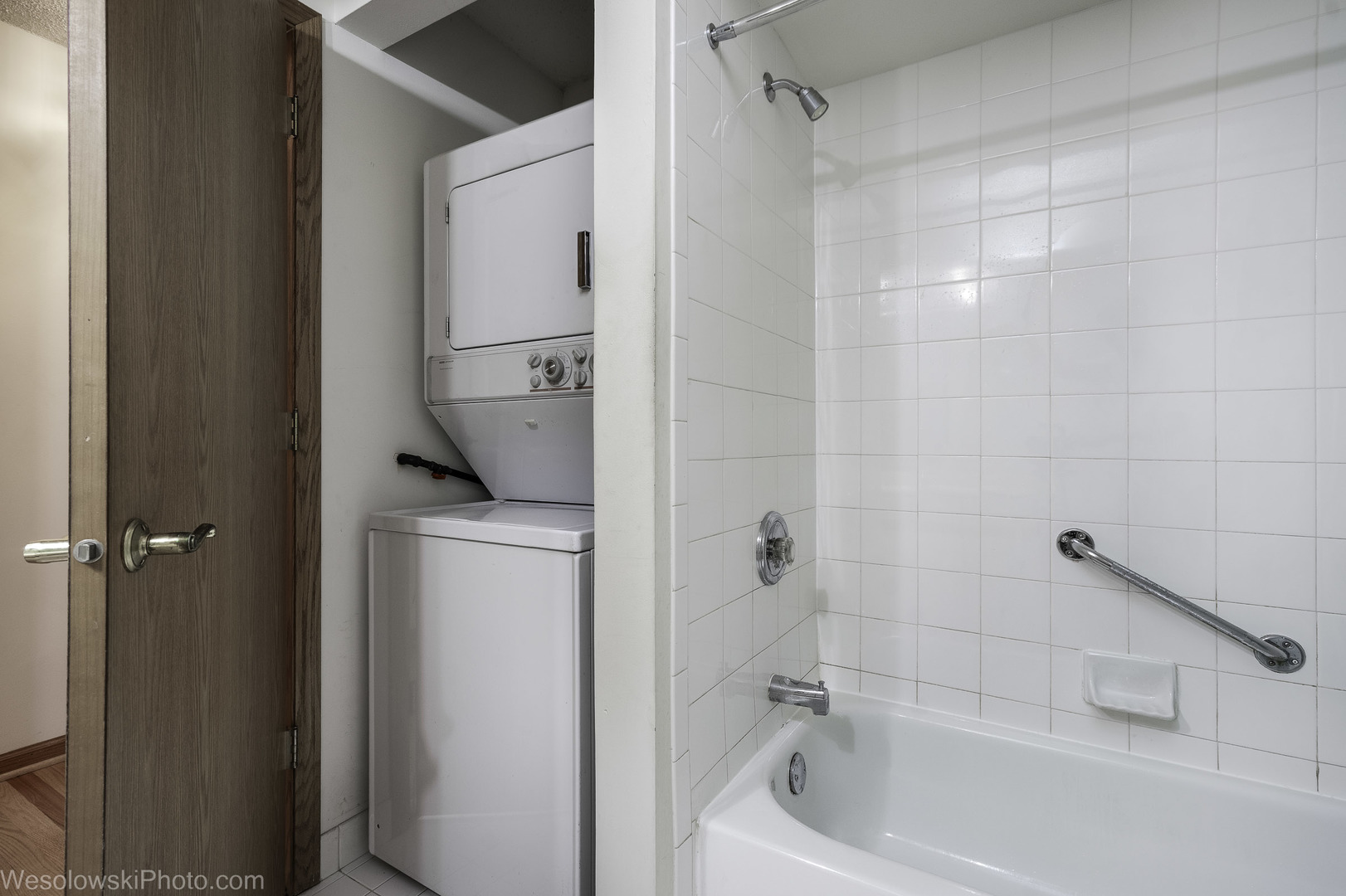 7450 Waukegan Road, Unit 206 Niles, IL 60714 - Photo 23 of 26 a bathroom with a bathtub and a shower