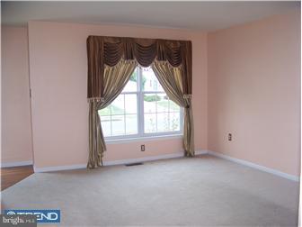 16 Birchgrove Road Newark, DE 19702 - Photo 3 of 12 Living Room